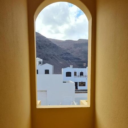 Cliff View Orzola Apartment Екстериор снимка