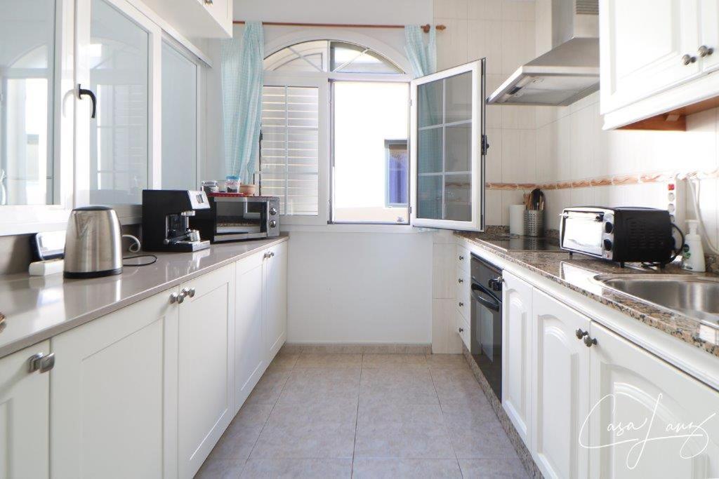 Cliff View Orzola Apartment Екстериор снимка