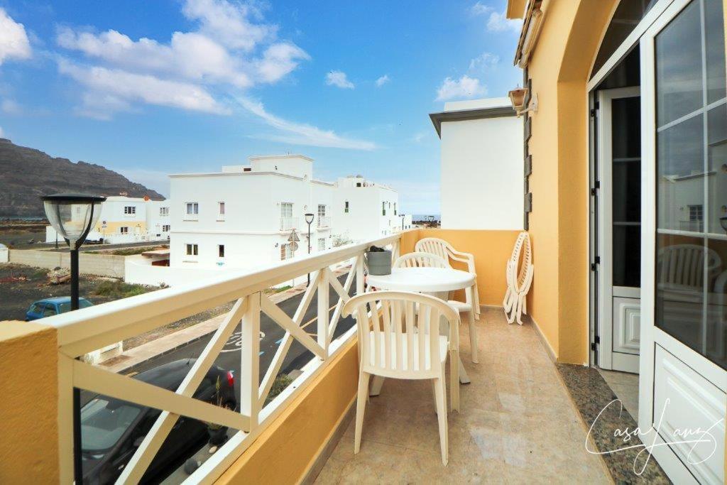 Cliff View Orzola Apartment Екстериор снимка